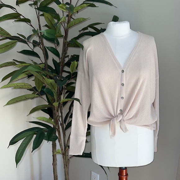 Tops - BDG cream/cream Top M